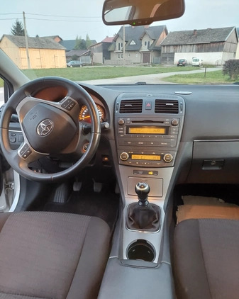 Toyota Avensis cena 22900 przebieg: 216000, rok produkcji 2009 z Busko-Zdrój małe 56